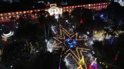 Encendidas luces navideñas en la Plaza Bolívar de Maracay
