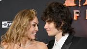 Miley Cyrus comparte la divertida razón por la que se comprometió con Maxx Morando: