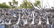 Un hincha de Gimnasia cayó desde la tribuna en la previa del clásico platense y está internado