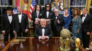 Donald Trump le entregó a los integrantes de KISS las Medallas de Honor