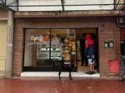 Tres chicas que volvían de bailar quisieron robar una panadería en Córdoba: la encargada las echó a los cuchillazos