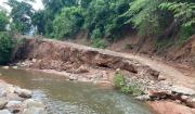Cuatro comunidades de Cabezas quedan aisladas por derrumbes y desbordes