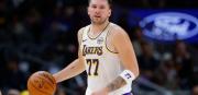 Doncic brilló con triple-doble en la victoria de Lakers sobre 76ers