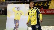 Humberto Suazo fue distinguido con el Premio Leyenda en la Gala Crack