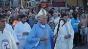 Masiva procesión: el obispo pidió la protección de la Virgen en medio de las “dificultades actuales”