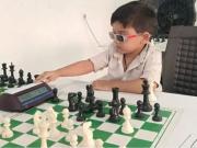 Tiene 3 años y ya figura en los récords de la Federación Internacional como el jugador de ajedrez más joven del mundo