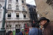 Incendio en la Sagárnaga: No está en peligro el edificio colonial, el peligro está en los entretechos, afirma Arias