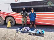 Pasajero escondía láminas de pasta base en maletas