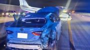 Una avioneta se estrelló sobre un auto en una autopista en la que aterrizó de emergencia