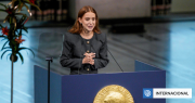 Hija de Machado alude a exiliados chilenos al recibir el Nobel de la Paz a nombre de su madre