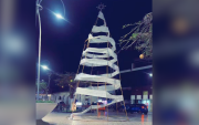 ¡INDIGNANTE! Municipalidad de Chiclayo gasta S/ 20 mil en árbol de Navidad cubierto solo con tela