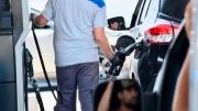 Qué significa no bajarse del auto al cargar nafta en la estación de servicio
