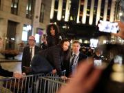 De la foto en el avión a saltar la valla frente al hotel: así fueron las primeras horas de María Corina Machado en Oslo