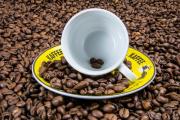 ¿Por qué dejamos el último sorbo del café? La psicología tiene una curiosa explicación