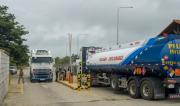 Entre 30 y 40 de cada 100 cisternas que transportan combustible en Bolivia son desviadas antes de llegar a su destino, denunció Medinaceli