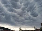 ESPECTÁCULO EN EL CIELO DE SUCRE: NUBES “MAMMATUS” SORPRENDEN Y ALERTAN SOBRE POSIBLE TORMENTA