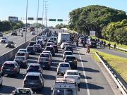 Los trabajadores de FATE cortan el acceso a Tigre tras un año sin paritarias y sin aumento salarial