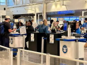 Administración Trump comparte listas de todos los pasajeros aéreos con el Servicio de Inmigración: buscan deportables