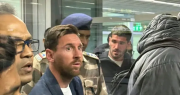 Calles repletas y una estatua de 21 metros en su honor: Lionel Messi aterrizó en la India junto a Suárez y De Paul