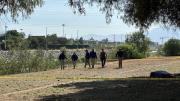 Encuentran un cadáver con disparo en la cabeza en la ribera del Río Mapocho