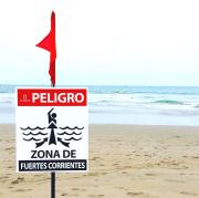 Con letreros y banderas rojas: playas del borde costero no son aptas para el baño