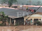 Jóvenes de Cenvicruz están rodeados por el agua y no se sabe de 10 de ellos