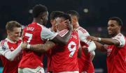 El líder Arsenal gana al colista Wolves con un autogol en el añadido