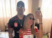 Verón ya está en Santiago y eligió una camiseta particular para ir a la final como hincha