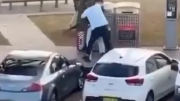 Video: así desarmó un civil a uno de los terroristas en pleno ataque en Australia