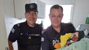 Policías ayudaron a una mamá en trabajo de parto en una vivienda de Malvín Norte y le dieron la bienvenida a Alma