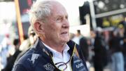 Oliver Mintzlaff, CEO de Red Bull, barre con Helmut Marko cofundador de los equipos de F1