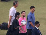 Tras sufrir complicaciones con el vuelo, Lionel Messi llegó y enamoró a Nueva Delhi para completar el multitudinario GOAT Tour por India