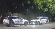Un ladrón y su familia atacaron con palos, ladrillos y golpes de puño a la Policía, cuando intentaba detenerlo