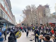 En medio del temor a los despidos masivos, Nación decretó el asueto para los estatales