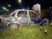 Incendio intencional destruyó por completo un automóvil en el Loteo del Mar