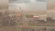 Impactante video: temporal derribó una réplica de la Estatua de la Libertad en Porto Alegre