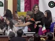 Caos en el Congreso mexicano: legisladoras se agarran a golpes y se tiran del pelo en plena sesión