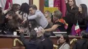 VIDEO VIRAL: La bochornosa tángana entre diputados en pleno Congreso de la Ciudad de México +Jalones de pelo
