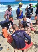 Bomberos rescataron a dos bañistas atrapados por fuerte resaca en Cata