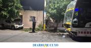 Un colectivo de la Red Tulum chocó con un auto y una mujer sufrió fracturas