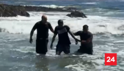 VIDEO: hombre se lanza al mar para evitar detención tras cometer asalto en Iquique