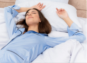 Este hábito tan común es el causante de tu mal dormir: psicólogo explica las prácticas para combatirlo