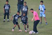 Tras el escándalo en Calcuta, Messi cerró su gira en India con una exitosa actividad en Nueva Delhi