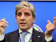 Caputo salió al cruce de quienes critican los cambios en las bandas