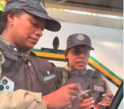 Está viral: La respuesta de una funcionaria de Polisucre mientras multaba a una conductora en Petare