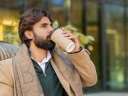 Tomar café te da ansiedad y a otros no: qué dice la ciencia sobre esta diferencia