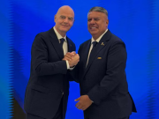 Chiqui Tapia se mostró con Infantino en Qatar