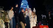 El presidente Paz participa del encendido de luces del árbol de Navidad de la plaza Murillo