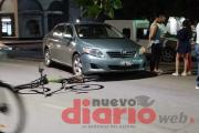 Choque entre un auto y una bicicleta terminó con una mujer hospitalizada