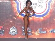 A los 72 años, se anotó en un certamen de fisicoculturismo y causó furor: La mujer maravilla invencible